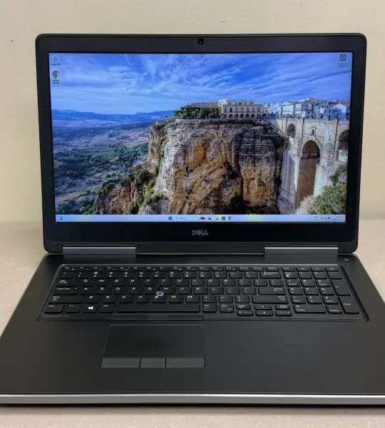 Laptop alto rendimiento Dell Precision 7720, 17" (Xeon E3-1545M, 32 GB RAM, 500 GB SSD, 8GB NVIDIA