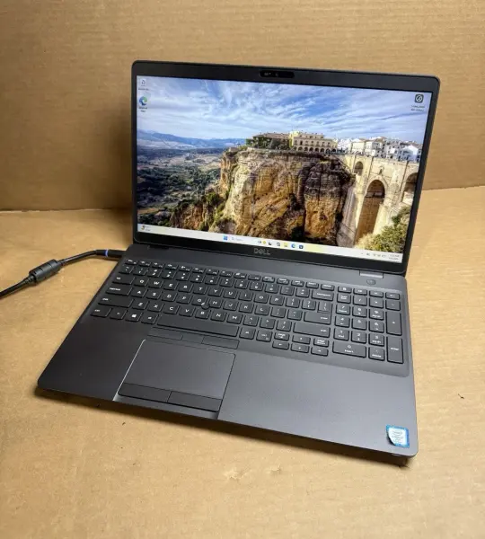 Laptop Dell Latitude 5501 Core i7-9850H / 8GB / 256 SSD  M.2 / Video 2GB